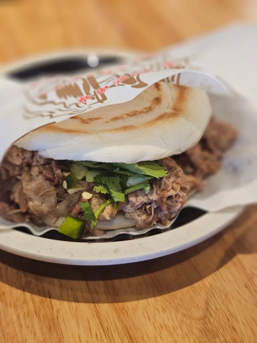 beef roujiamo 腊牛腱夹馍